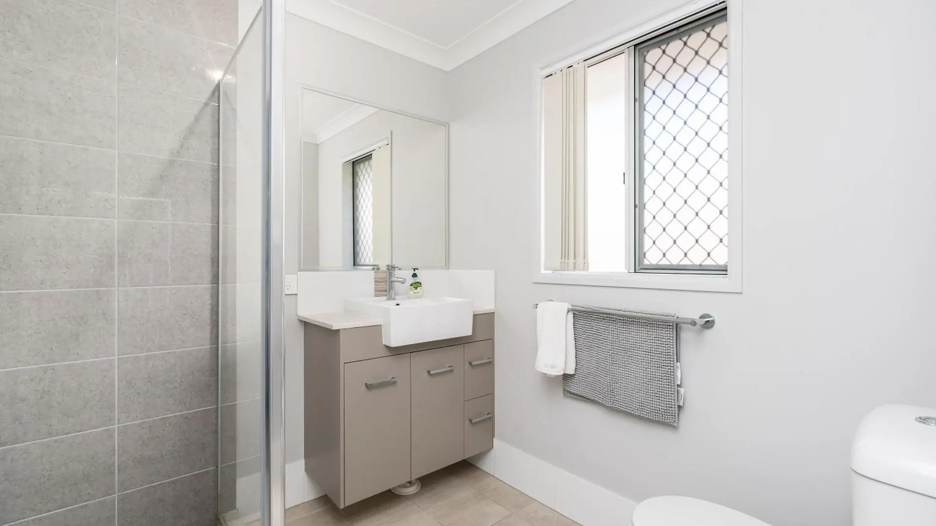 Ideal For Tradies And Nurses Point Vernon