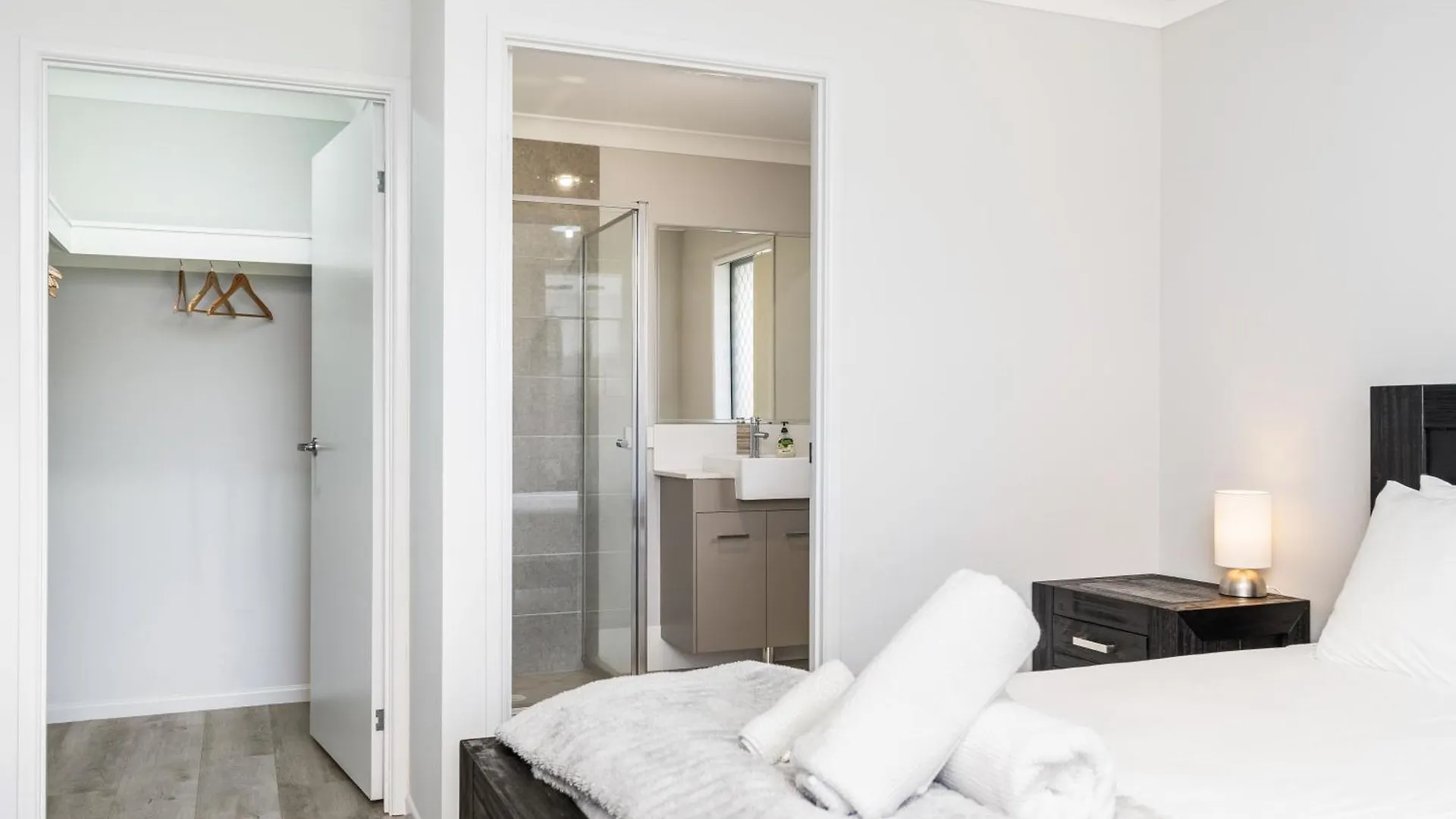 Ideal For Tradies And Nurses Point Vernon Australia